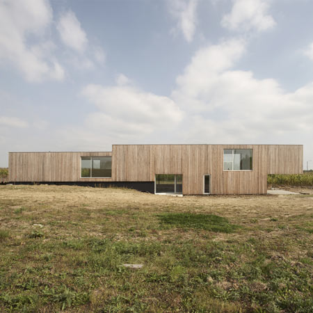 Airstream House by Tank Architectes