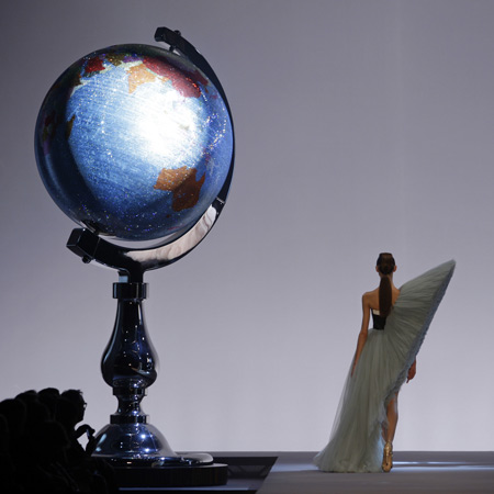 Viktor & Rolf scenography by Studio Job