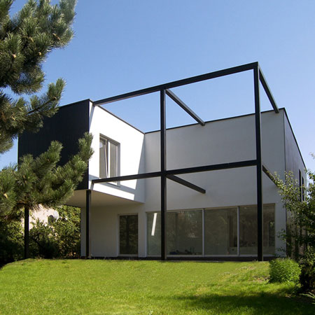 Black Cube House by KameleonLab