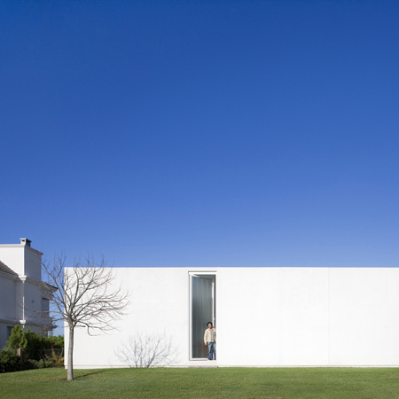 Caja House by Estudio Aire