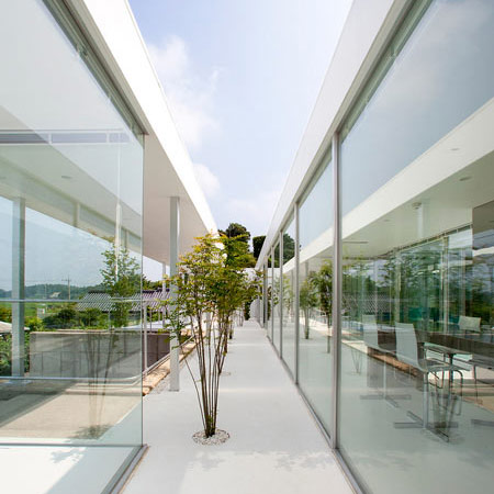 Picnic by Norisada Maeda Atelier