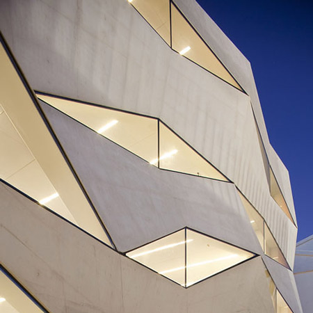 Vodafone headquarters by Barbosa & Guimaraes