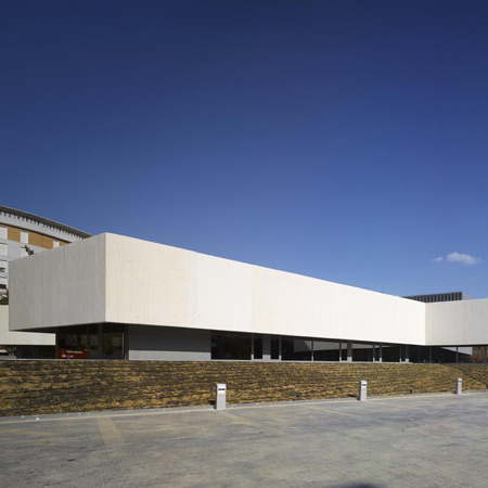 Police station in Seville by Paredes Pedrosa