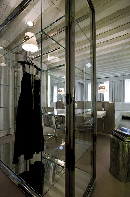 dzn_Palazzina-Grassi-by-Philippe-Starck-23
