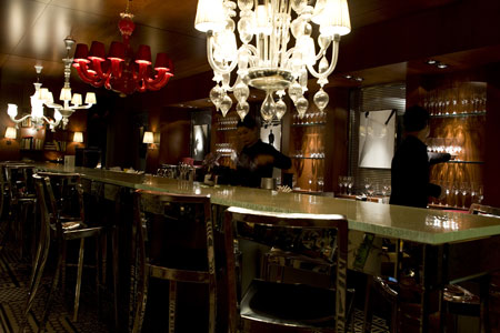 dzn_Palazzina-Grassi-by-Philippe-Starck-25