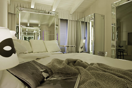 dzn_Palazzina-Grassi-by-Philippe-Starck-30