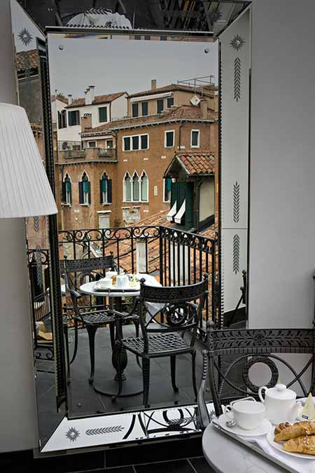 dzn_Palazzina-Grassi-by-Philippe-Starck-34