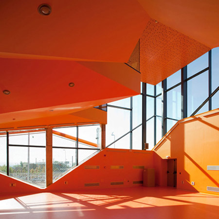 Youth centre by Mi5 Arquitectos