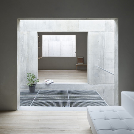 House in Koamicho by Suppose Design Office