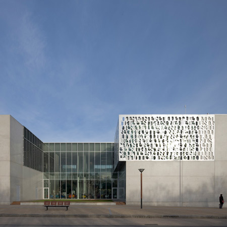Médiathèque BDIV de Fougères by Tetrarc