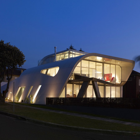 Moebius House by Tony Owen Partners