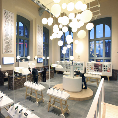 BASE flagship store by Creneau International