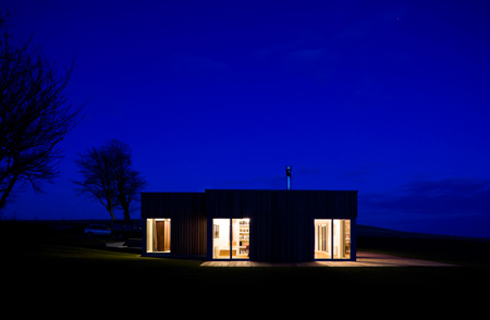 dzn_house_on_a_hill_HOM-0210-0118b