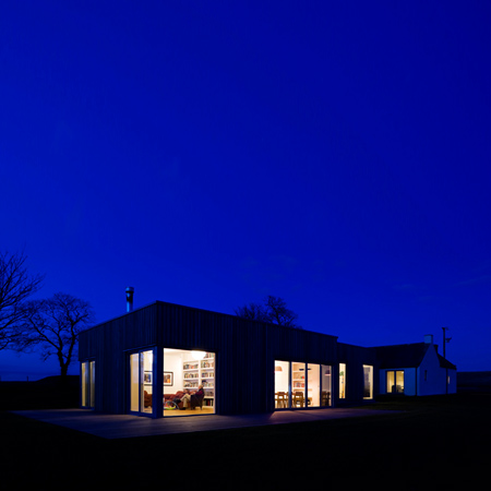 House on a Hill by Paterson Architects
