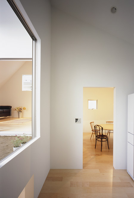 House with Gardens by Tetsuo Kondo