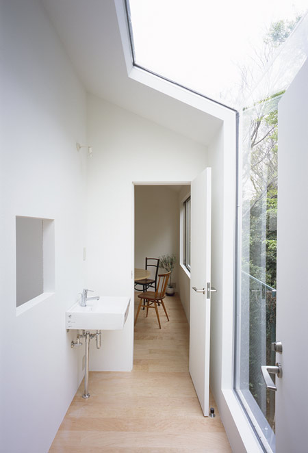 House with Gardens by Tetsuo Kondo