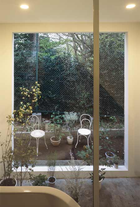 House with Gardens by Tetsuo Kondo