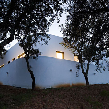 Miraventos House by Eduardo Trigo de Sousa and ComA Architects