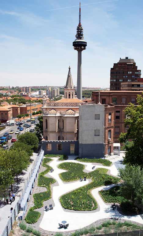 Garden in Madrid by Estudio Caballero Colón
