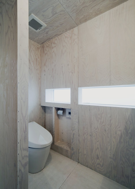 House in Hamadera by Coo Planning