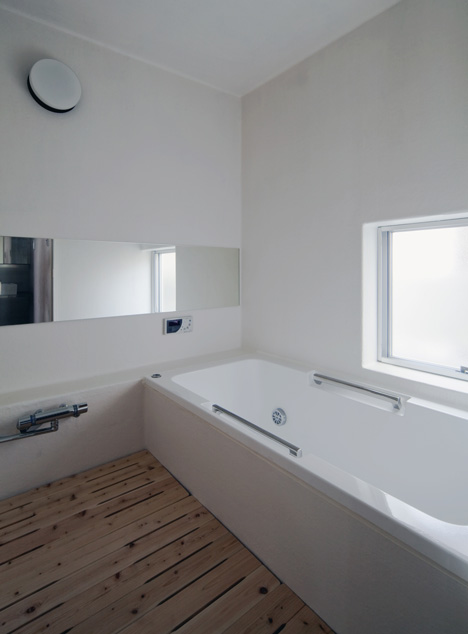 House in Hamadera by Coo Planning