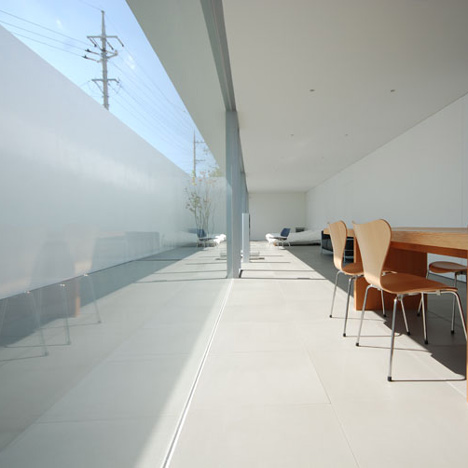 Minimalist House by Shinichi Ogawa & Associates