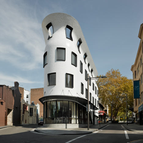 Roslyn Street Bar and Restaurant by Durbach Block Architects