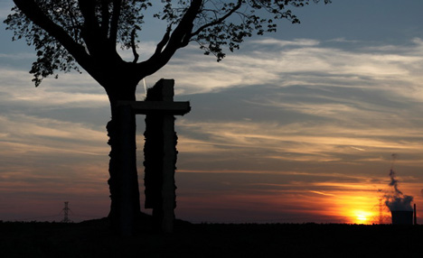 The Cross-Gate by Ivo Pavlik