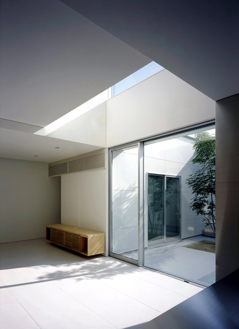 House with Tiny Pool by Shunichiro Ninomiy House with Tiny Pool by Shunichiro Ninomiy