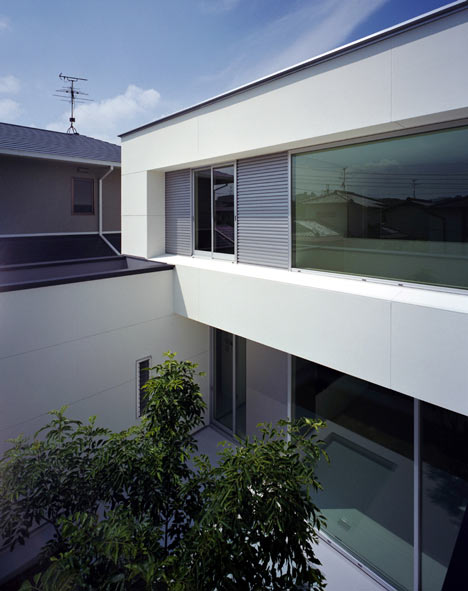 House with Tiny Pool by Shunichiro Ninomiy House with Tiny Pool by Shunichiro Ninomiy
