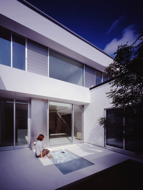 House with Tiny Pool by Shunichiro Ninomiy House with Tiny Pool by Shunichiro Ninomiy