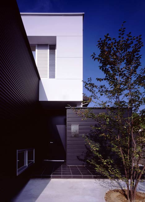 House with Tiny Pool by Shunichiro Ninomiy House with Tiny Pool by Shunichiro Ninomiy