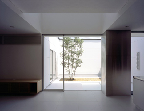 House with Tiny Pool by Shunichiro Ninomiy House with Tiny Pool by Shunichiro Ninomiy