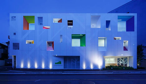 Sugamo Shinkin Bank by Emmanuelle Moureaux
