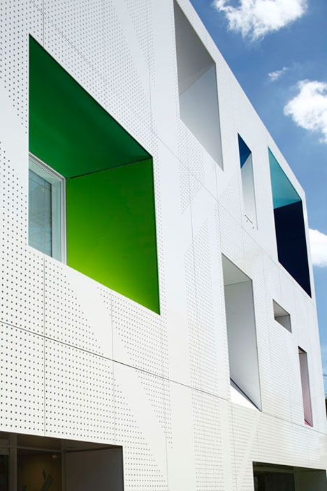 Sugamo Shinkin Bank by Emmanuelle Moureaux