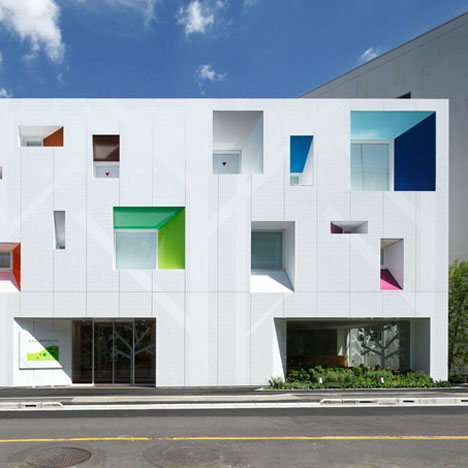Sugamo Shinkin Bank by Emmanuelle Moureaux