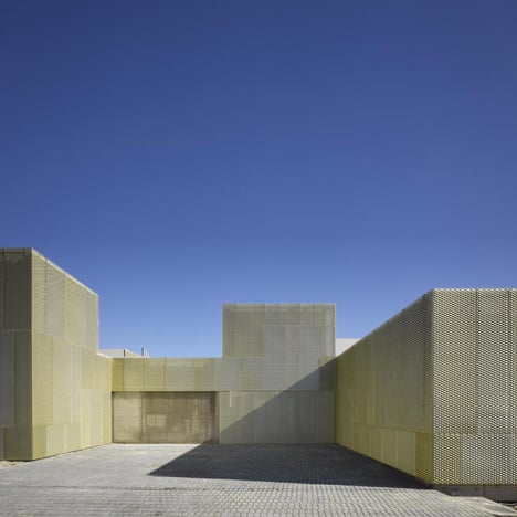 Health Care Centers in Madrid by Estudio Entresitio