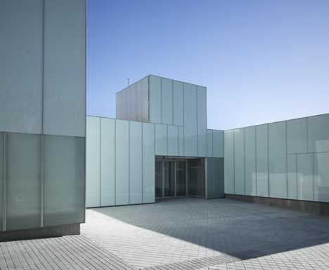 Health Care Centers in Madrid by Estudio Entresitio