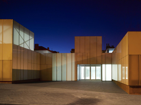Health Care Centers in Madrid by Estudio Entresitio