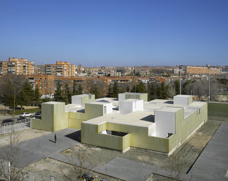 Health Care Centers in Madrid by Estudio Entresitio