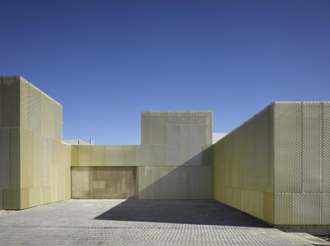 Health Care Centers in Madrid by Estudio Entresitio