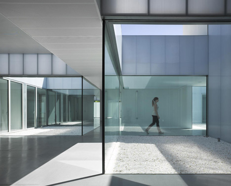 Health Care Centers in Madrid by Estudio Entresitio