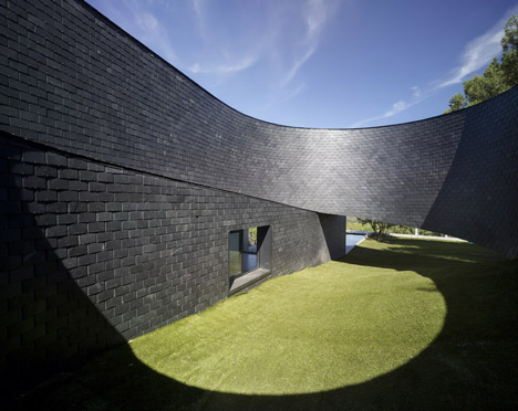 360 House by Subarquitectura