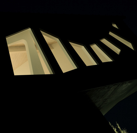 A House Awaiting Death by Eastern Design Office