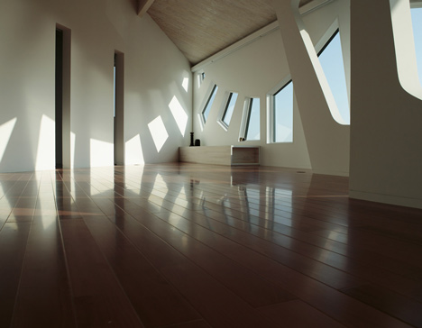 A House Awaiting Death by Eastern Design Office