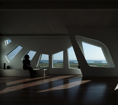 A House Awaiting Death by Eastern Design Office