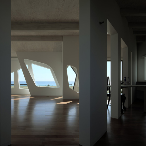 A House Awaiting Death by Eastern Design Office