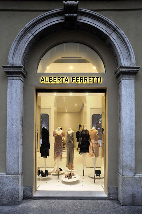 Alberta Ferretti via Montenapoleone by Sybarite Alberta Ferretti via Montenapoleone by Sybarite