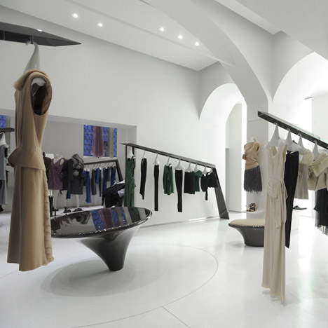 Alberta Ferretti via Montenapoleone by Sybarite Alberta Ferretti via Montenapoleone by Sybarite
