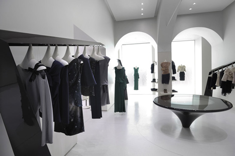 Alberta Ferretti via Montenapoleone by Sybarite Alberta Ferretti via Montenapoleone by Sybarite